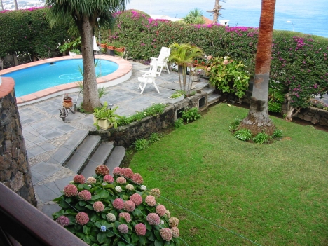 Ground floor of large home with views in Sta. Úrsula.