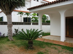 Sonniges Haus mit grossen Garten in Puerto .