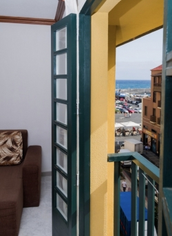 Geräumige und sonnige Wohnung,  renoviert, Nähe der Plaza de Charco, Blick auf das Meer.