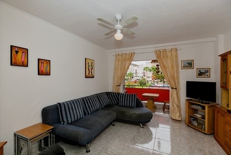 CENTRALLY LOCATED 1 BEDROOM APARTMENT IN THE HEART OF LOS CRISTIANOS