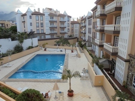 Sunny flat with pool in Puerto de la Cruz.