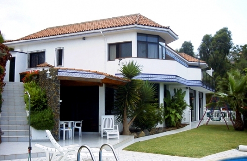Splendid Villa with 3 extra Apartments and Ravishing Views of Puerto de la Cruz and the Tenerifan North Coast