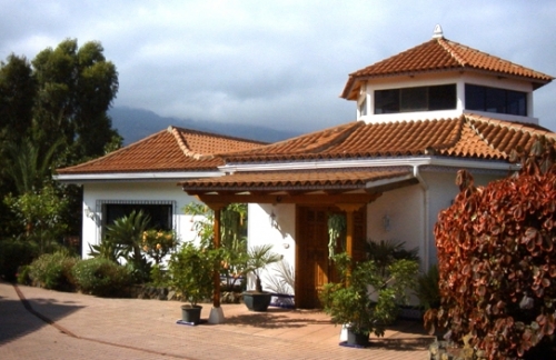 Großzügige Villa mit 3 zusätzlichen Appartements und Traumblick auf Puerto de la Cruz und die Nordküste von Teneriffa